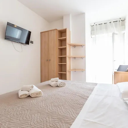 Globus Szálloda 3*