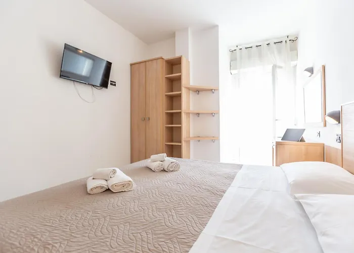 Globus Szálloda 3*
