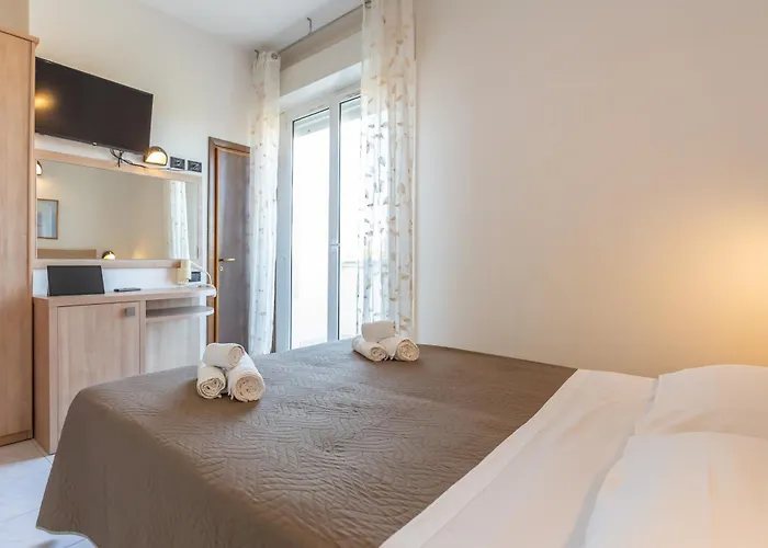 Globus Szálloda 3*