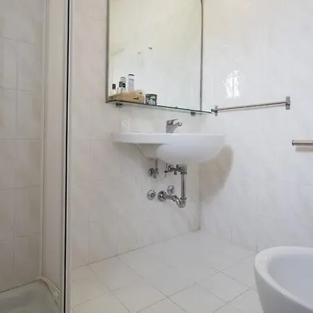 Globus Hotel